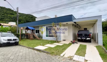 Casa à venda em Ponta das Canas  -  Florianópolis - SC