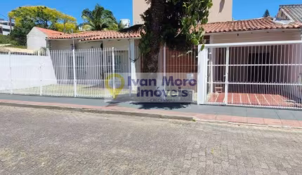 Casa à venda em Canasvieiras  -  Florianópolis - SC