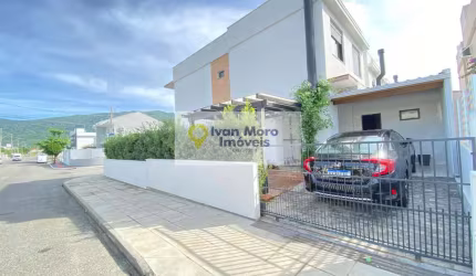 Casa à venda em São João do Rio Vermelho  -  Florianópolis - SC