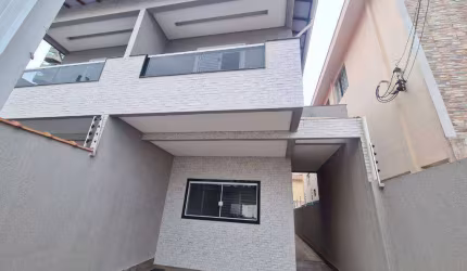 Sobrado novo com piscina com 3 dorm(s), sendo 3 suítes , com vista mar na Ocian em Praia Grande.