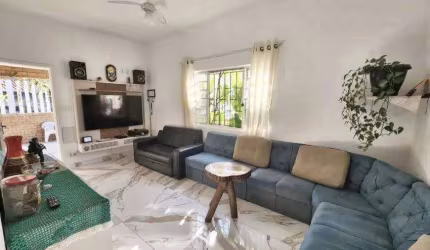 Casa com 3 Quartos e 2 banheiros,  102 m², 2 vagas, Aviação em Praia Grande SP.