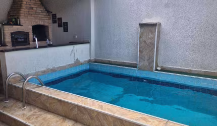 Linda Casa Geminada de 3 dormitórios com piscina e área gourmet, no Boqueirão em Praia Grande - SP