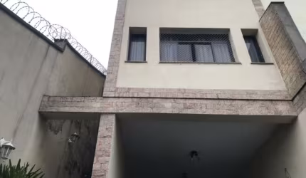 SOBRADO Á VENDA NA VILA LEONOR.