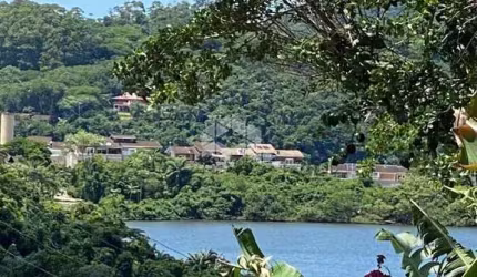 TERRENO A VENDA JUNTO A CONDOMÍNIOS DE LUXO NA LAGOA DA CONCEIÇÃO