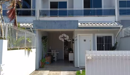 CASA SOBRADO EM 2 QUARTOS/DORMITÓRIOS E 2 BANHEIROS EM SÃO JOSÉ - SC POR R$ 350.000,00.