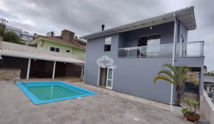CASA COM 3 DORMITÓRIOS/QUARTOS  SENDO 1 SUÍTE, EM SÃO JOSÉ SC, BAIRRO CENTRO HISTÓRICO À VENDA POR R$ 2.232.000.00.