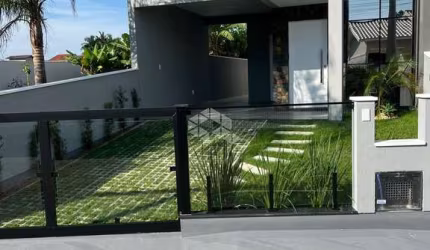 CASA COM 2 DORMITÓRIOS/QUARTOS 1 SENDO SUÍTE EM PALHOÇA-SC, BAIRRO ARIRIU Á VENDA POR R$595,000.00
