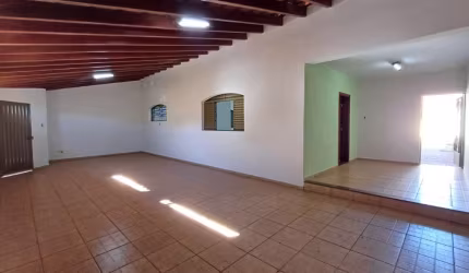 VENDE-SE CASA RESIDENCIAL SANTA MÔNICA – 360m² DE TERRENO | 135m² CONSTRUÍDOS