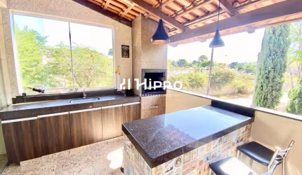 Casa com Suíte e Gourmet e Closet.
