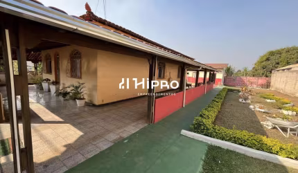 Conjunto de Duas Casas com Quintal Espaçoso, Pomar e Segurança Completa