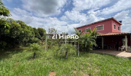Casa Espaçosa com Terraço e Quintal Arborizado em Serra Azul - Mateus Leme/MG