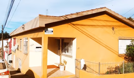 Oportunidade Única em Canguçu: Casa Ampla com 240m², 2 Cozinhas e 4 Vagas de Garagem!