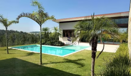 Casa de Condomínio com 4 Quartos