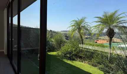 Casa de Condomínio com 4 Quartos