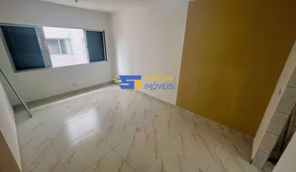 KITÃO REFORMADO à venda em Praia Grande, Boqueirão, 33m²