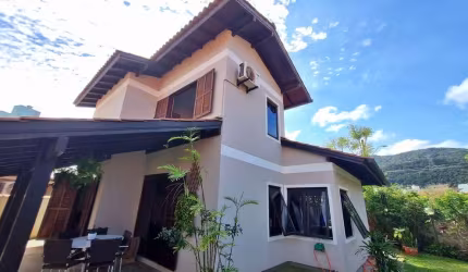 Casa à venda no bairro Itacorubi - Florianópolis/SC