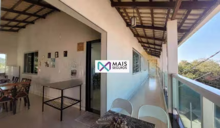 Linda casa ampla, arejada com 03 dormitórios(1 suite), 3 vagas