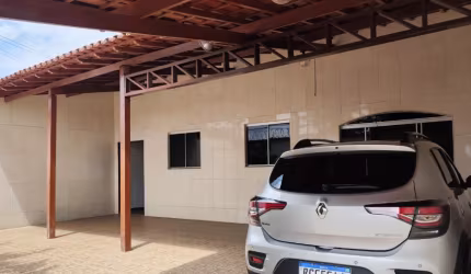 Ótima casa , grande e bem localizada
