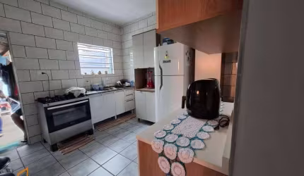 Casa à venda com 3 dormitórios, garagem para 2 carros e quintal, 2 edículas nos fundos ambas com quintal - R$ 500.000,00,  em Brás Cubas.