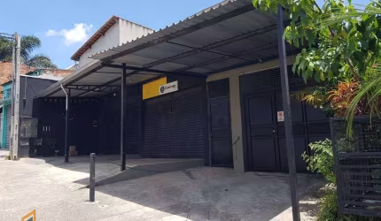 Casa a venda na Av. Japão, próximo ao Bunkyo, com 2 salões comercias já locados.