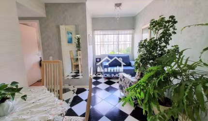 Vende lindo apartamento reformado em Moema com 2 dormitórios.