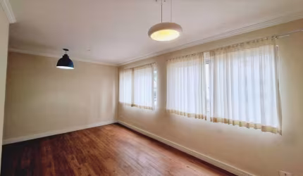 Vende excelente apartamento com 2 dormitórios em Moema Índios.