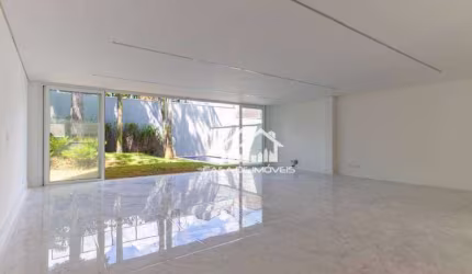Lindíssima casa em condomínio, nunca habitada, com 4 suites no Campo belo.