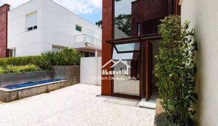 Vende casa de alto padrão em condomínio com 4 suítes e 8 vagas no Campo Belo.