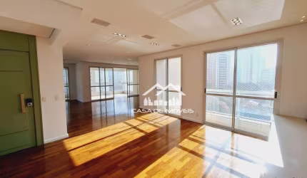 Vende apartamento com 236m², 4 suítes, varanda gourmet e 5 vagas, no Brooklin