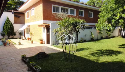 Vende excelente casa com piscina e