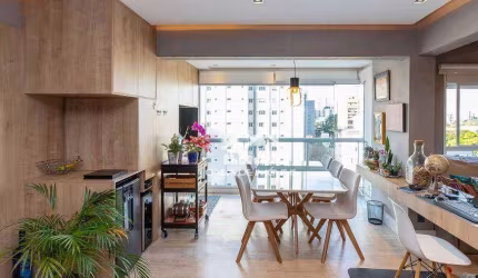 Vende apartamento com 2 dormitórios, sendo 1 suíte, com 2 vagas e andar alto, com 70 m² no Brooklin