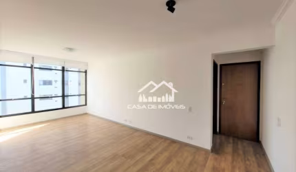 Vende amplo apartamento com 3 dormitórios, sendo 1 suíte, 1 vaga fixa, em andar alto, com 107m² no Brooklin
