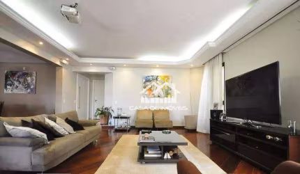 Vende apartamento com 250m², 4 dormitórios, 4 vagas, em rua fechada no Panamby.