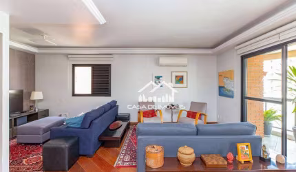 Vende excelente apartamento com 161m², 3 suítes e lazer em Moema.