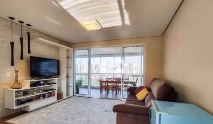 Vende lindo apartamento com 138m² e 3 suítes, em condomínio clube na Vila Andrade.