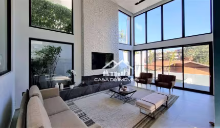 Vende magnífica casa em condomínio com 4 suítes, piscina, academia e muita luz natural no Jardim Vitória Regia.