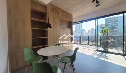 Vende ou aluga apartamento com 45m², alto padrão próximo a Faria Lima.