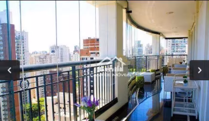 Apartamento à venda tem 309m² com 4 suítes, 4 vagas em Moema.