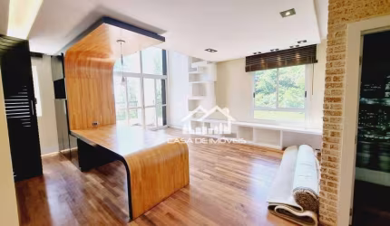 Vende ou aluga apartamento duplex com 104m², 2 suítes, closet, escritório, 2 vagas, no Panamby.