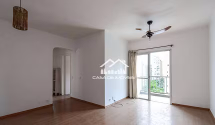 Vende apartamento com 63m², 2 dormitórios, 1 suíte, 1 vaga, em Moema Pássaros.