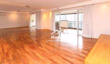 Vende apartamento com 290m², 3 suítes, varanda gourmet, 5 vagas, depósito, em lazer clube no Campo Belo.