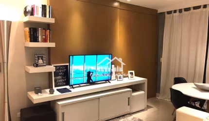 Vende apartamento estilo Residence, com 45m² mobiliado, em Moema.