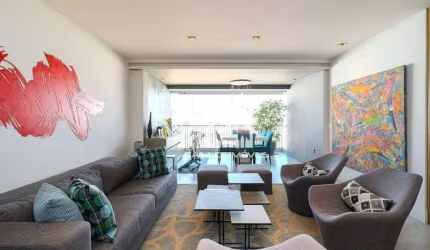 Vende apartamento com 175m², 3 suítes, prédio novo com lazer em Moema.
