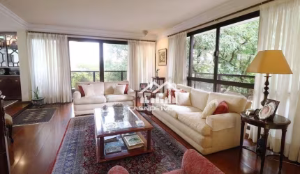 Vende apartamento com 200m², 3 suítes, 3 vagas de garagem e