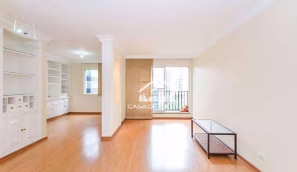 Vende apartamento com 2 dormitórios na Vila Olímpia.