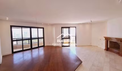 Vende apartamento com 242m², 3 suítes, 4 vagas e varanda com churrasqueira, no Morumbi.