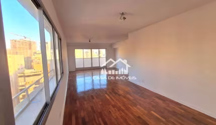 Vende cobertura duplex com 277m², 3 dormitórios sendo 1 suíte, varandão na sala, 2 vagas em excelente localização na Vila Nova Conceição.