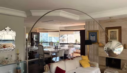 Vende ou aluga apartamento com 220m², 3 suítes, escritório, closet e 4 vagas, no Morumbi.