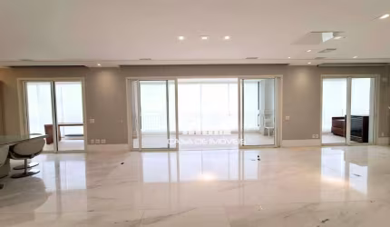 Aluga apartamento de alto padrão, com 316m², 4 suítes, 4 vagas, depósito e lazer completo, em Moema.
