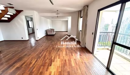 Vende apartamento duplex de 216m², com 4 dormitórios, sendo 2 suítes, 6 vagas, varanda com vista na Vila Andrade